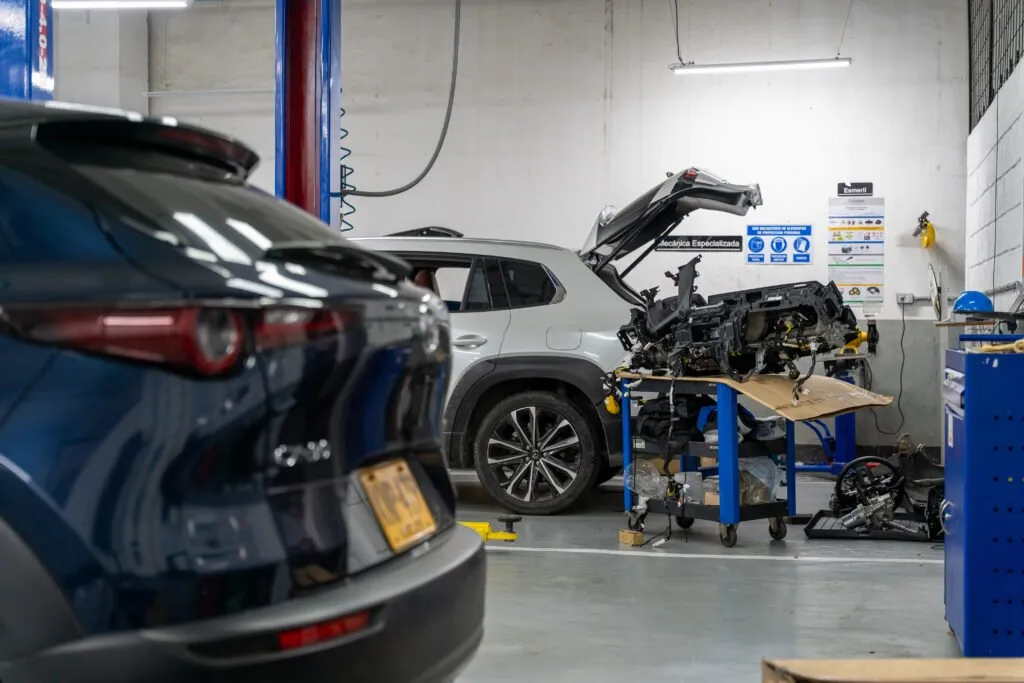 Bahía de Mecánica Especializada Mazda Colautos