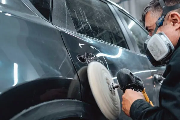 Acabado de pintura Mazda Colautos