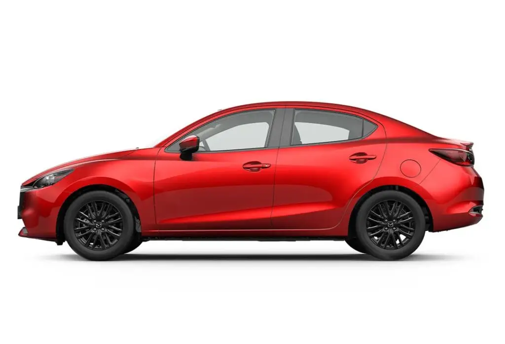 Mazda 2 Sedán color Rojo Diamante, estudio
