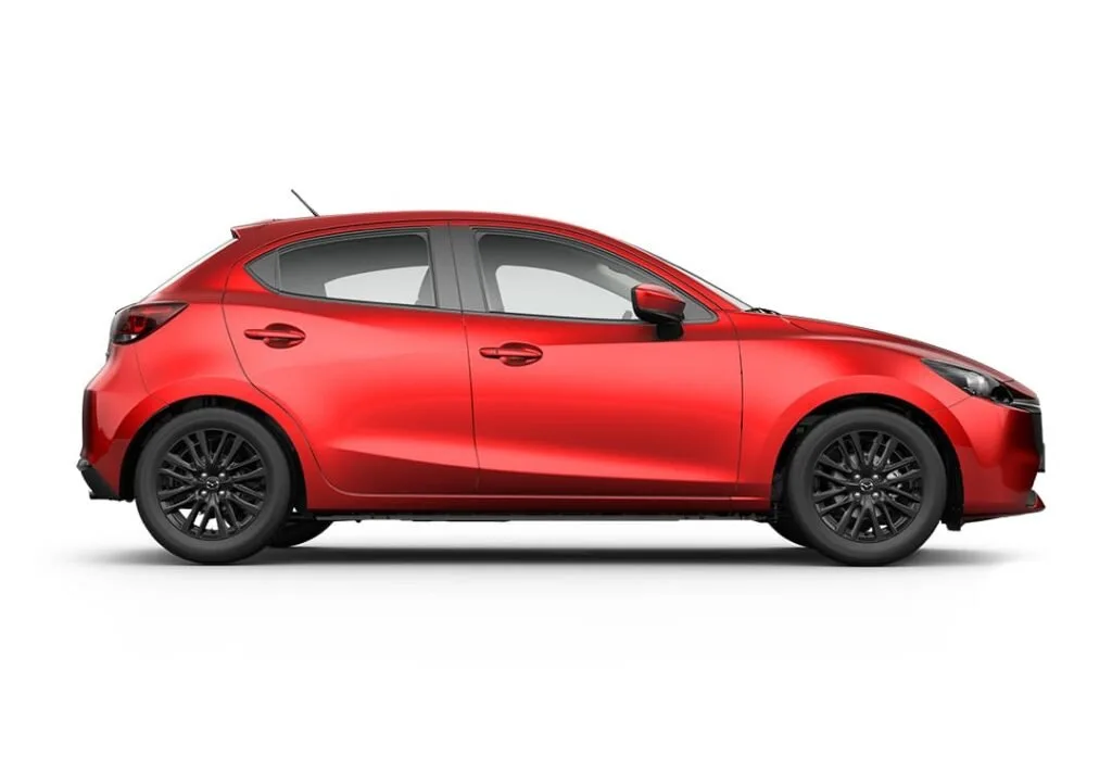 Mazda 2 Sport color Rojo Diamante, estudio