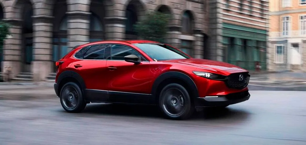Mazda CX-30 en la ciudad
